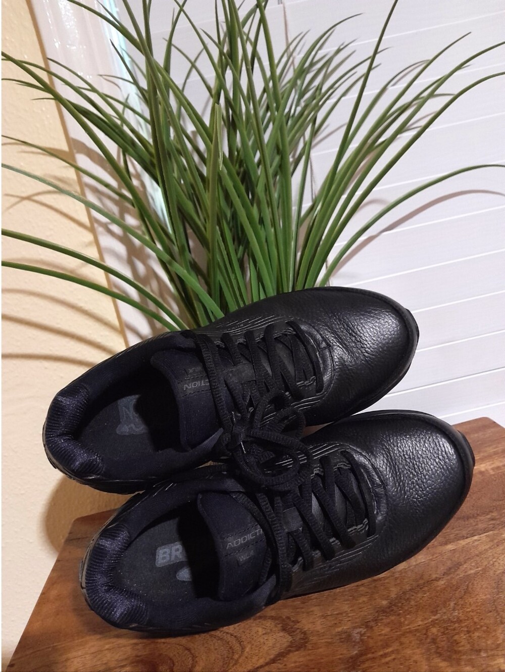 Brooks Addiction Walker Leather Athletic Trainers Sz 8.5D Black Color - Picture 9 of 12